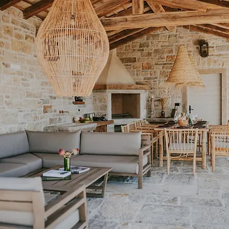 Villa Luxury Estate With 6 Hectares Land Near Hilltop Town Motovun