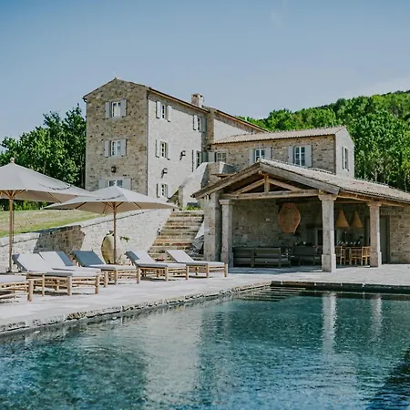 Villa Luxury Estate With 6 Hectares Land Near Hilltop Town Motovun