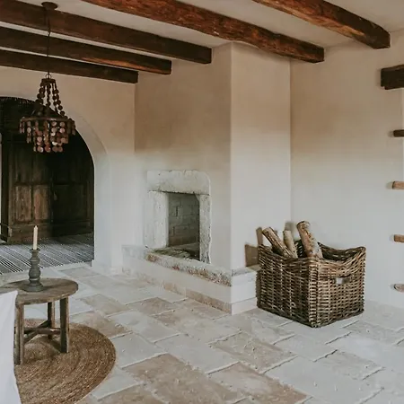 Вилла Luxury Estate With 6 Hectares Land Near Hilltop Town Motovun