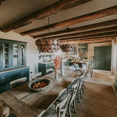 Villa Luxury Estate With 6 Hectares Land Near Hilltop Town Motovun