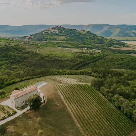 Villa Luxury Estate With 6 Hectares Land Near Hilltop Town Motovun *