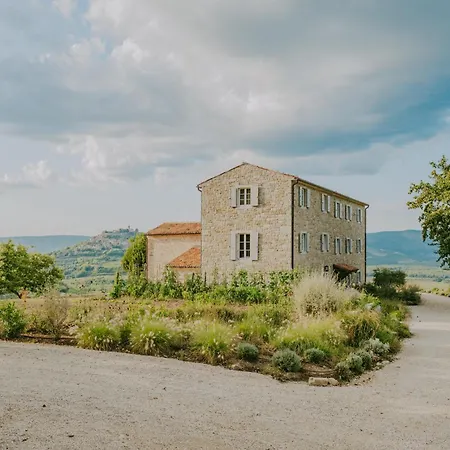 Villa Luxury Estate With 6 Hectares Land Near Hilltop Town Motovun *